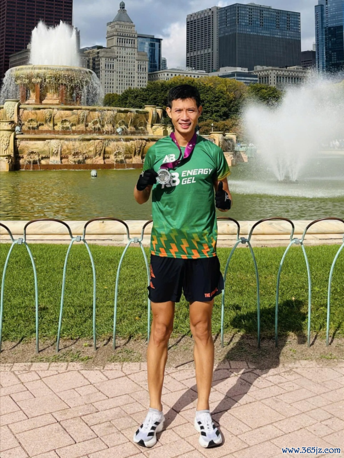 AB Energy Gel đồng hành với Đan Quyết tại Chicago Marathon. Ảnh: NVCC