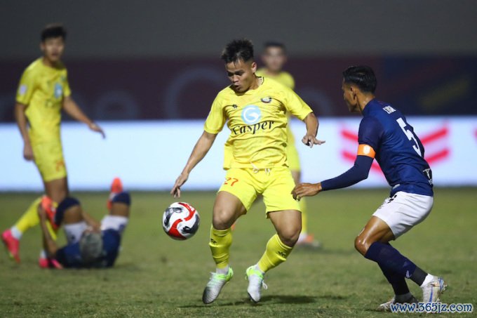 Thanh Hóa (áo vàng) hòa PRK Svay Rieng FC 0-0 ở lượt bốn bảng A Cup CLB Đông Nam Á 2024， trên sân Thanh Hóa ngày 22/1. Ảnh: Mai Phương